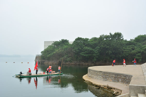 7月3日东盛公司党支部组织党员开展“保护母亲湖”环保志愿者服务